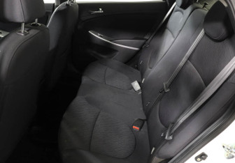 Подержанный автомобиль Hyundai Solaris Sedan 2012 года (10 фото)