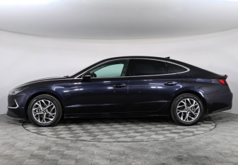 Подержанный автомобиль Hyundai Sonata 2021 года (8 фото)