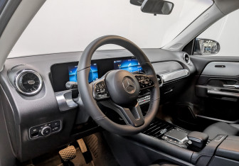 Подержанный автомобиль Mercedes-Benz GLB 2021 года (16 фото)