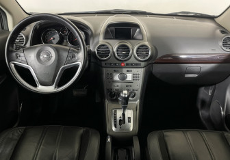 Подержанный автомобиль Opel Antara 2008 года (12 фото)