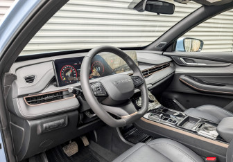 Подержанный автомобиль Exeed LX 2024 года (15 фото)