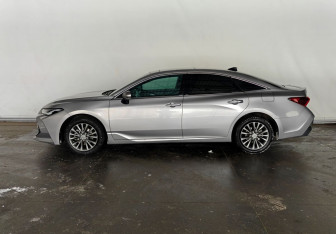 Подержанный автомобиль Toyota Avalon 2022 года (4 фото)