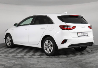 Подержанный автомобиль Kia Ceed Hatchback 2022 года (7 фото)