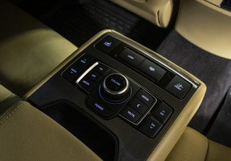 Подержанный автомобиль Hyundai Genesis 2014 года (21 фото)