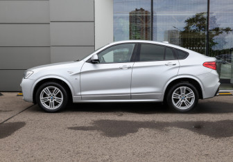 Подержанный автомобиль BMW X4 2016 года (8 фото)