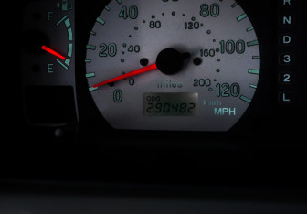 Подержанный автомобиль Mitsubishi Montero Sport 2001 года (11 фото)