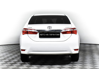Подержанный автомобиль Toyota Corolla Sedan 2014 года (6 фото)