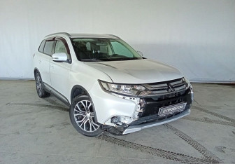 Подержанный автомобиль Mitsubishi Outlander 2017 года (3 фото)