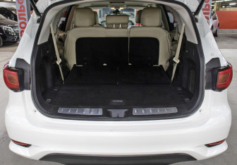 Подержанный автомобиль Infiniti QX60 2017 года (10 фото)