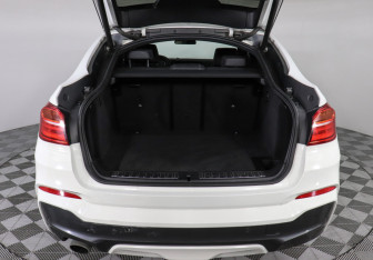 Подержанный автомобиль BMW X4 2016 года (9 фото)