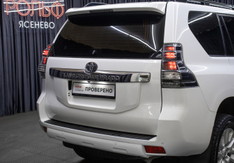 Подержанный автомобиль Toyota Land Cruiser Prado 2014 года (24 фото)