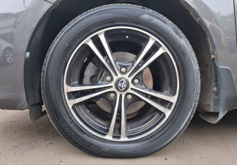 Подержанный автомобиль Toyota Corolla Sedan 2011 года (9 фото)