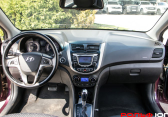 Подержанный автомобиль Hyundai Solaris Sedan 2013 года (10 фото)
