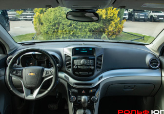 Подержанный автомобиль Chevrolet Orlando 2012 года (10 фото)