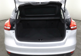 Подержанный автомобиль Ford Focus Hatchback 2017 года (14 фото)