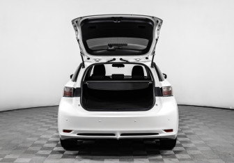 Подержанный автомобиль Lexus CT 2013 года (13 фото)