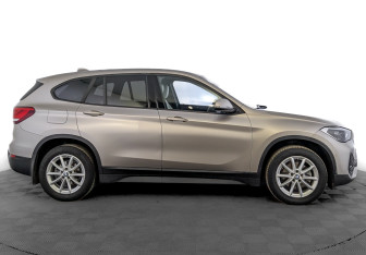 Подержанный автомобиль BMW X1 2022 года (4 фото)