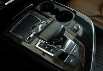 Подержанный автомобиль Audi Q7 2016 года (22 фото)