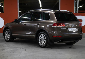 Подержанный автомобиль Volkswagen Touareg 2013 года (7 фото)