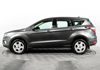 Подержанный автомобиль Ford Kuga 2017 года (3 фото)