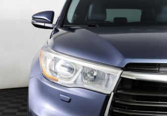 Подержанный автомобиль Toyota Highlander 2014 года (25 фото)