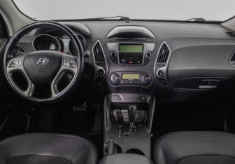 Подержанный автомобиль Hyundai ix35 2011 года (13 фото)
