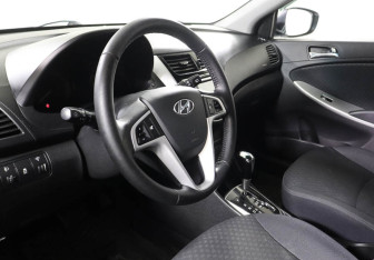 Подержанный автомобиль Hyundai Solaris Hatchback 2012 года (7 фото)