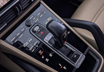 Подержанный автомобиль Porsche Cayenne 2021 года (26 фото)