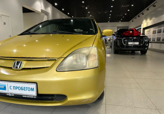 Подержанный автомобиль Honda Civic Hatchback 2001 года (8 фото)