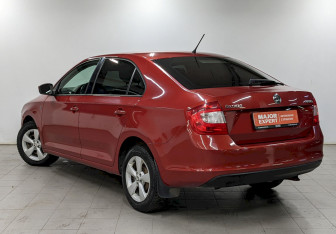 Подержанный автомобиль Skoda Rapid Liftback 2014 года (7 фото)