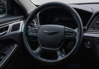 Подержанный автомобиль Hyundai Genesis 2014 года (15 фото)