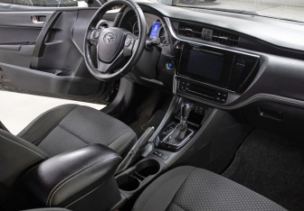 Подержанный автомобиль Toyota Corolla Sedan 2017 года (11 фото)