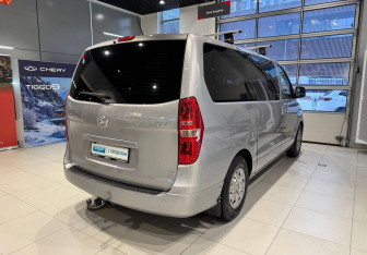 Подержанный автомобиль Hyundai H-1 2017 года (4 фото)