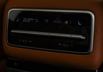 Подержанный автомобиль LiXiang L9 2023 года (21 фото)