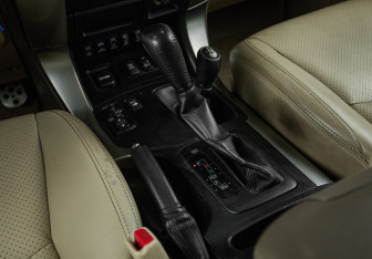 Подержанный автомобиль Toyota Land Cruiser Prado 2005 года (21 фото)