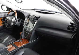 Подержанный автомобиль Toyota Camry Sedan 2008 года (8 фото)