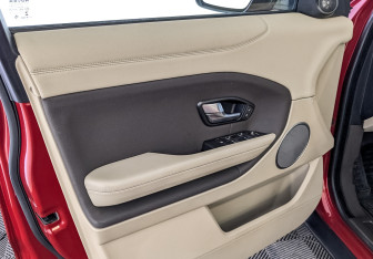 Подержанный автомобиль Land Rover Range Rover Evoque 2016 года (19 фото)