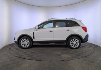 Подержанный автомобиль Opel Antara 2014 года (8 фото)