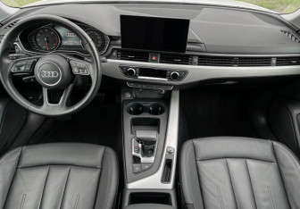 Подержанный автомобиль Audi A4 Sedan 2022 года (12 фото)