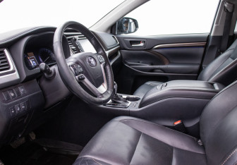 Подержанный автомобиль Toyota Highlander 2014 года (10 фото)