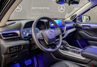 Подержанный автомобиль Toyota Highlander 2024 года (15 фото)