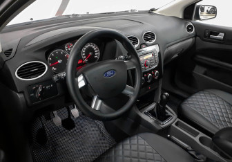Подержанный автомобиль Ford Focus Sedan 2007 года (7 фото)
