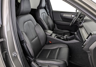 Подержанный автомобиль Volvo XC40 2020 года (23 фото)