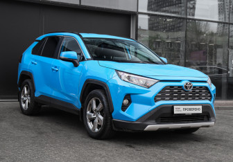Подержанный автомобиль Toyota RAV4 2020 года (3 фото)