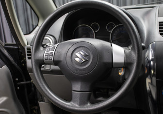 Подержанный автомобиль Suzuki SX4 Hatchback 2014 года (17 фото)