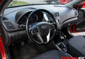 Подержанный автомобиль Hyundai Solaris Sedan 2015 года (13 фото)