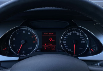 Подержанный автомобиль Audi A4 Sedan 2010 года (22 фото)