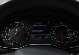 Подержанный автомобиль Audi A4 Sedan 2018 года (10 фото)