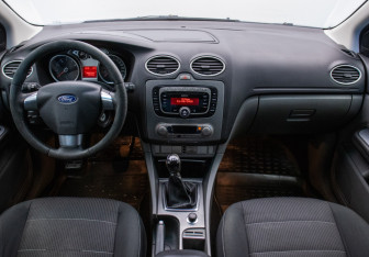 Подержанный автомобиль Ford Focus Sedan 2008 года (13 фото)