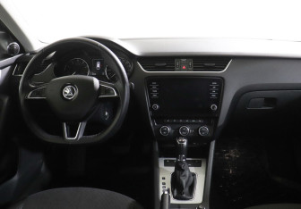 Подержанный автомобиль Skoda Octavia Wagon 2014 года (7 фото)